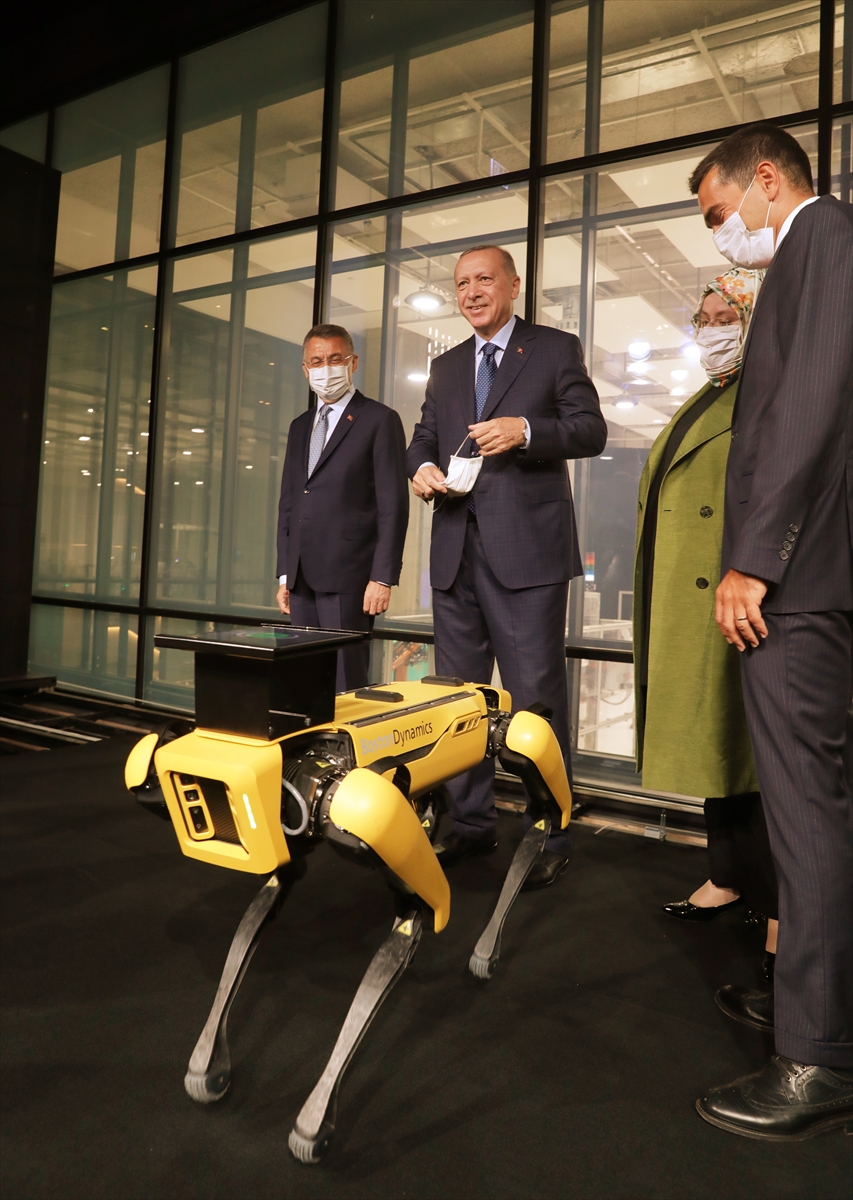 Cumhurbaşkanı Erdoğan dan robotlu açılış #1