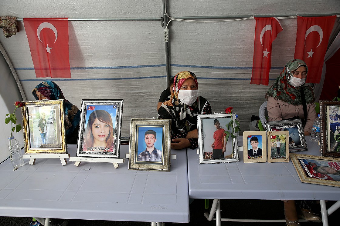 Diyarbakır da ailelerin nöbeti devam ediyor #1