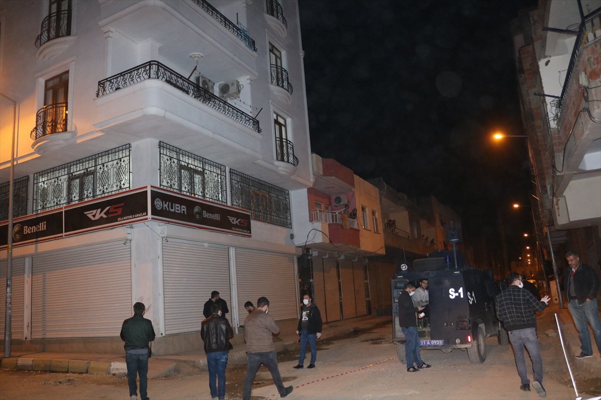 Diyarbakır'da balkona çıkan adam başından vuruldu