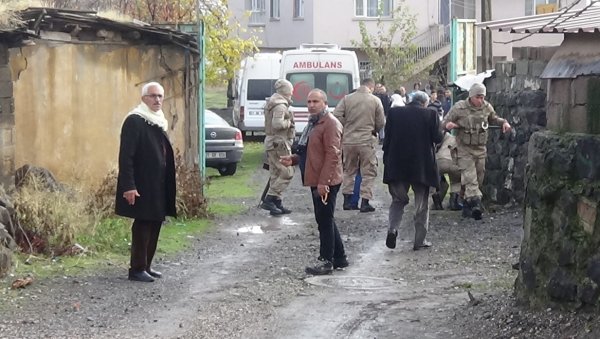 Diyarbakır ’da boşanma kavgası: 2'si ağır 12 yaralı