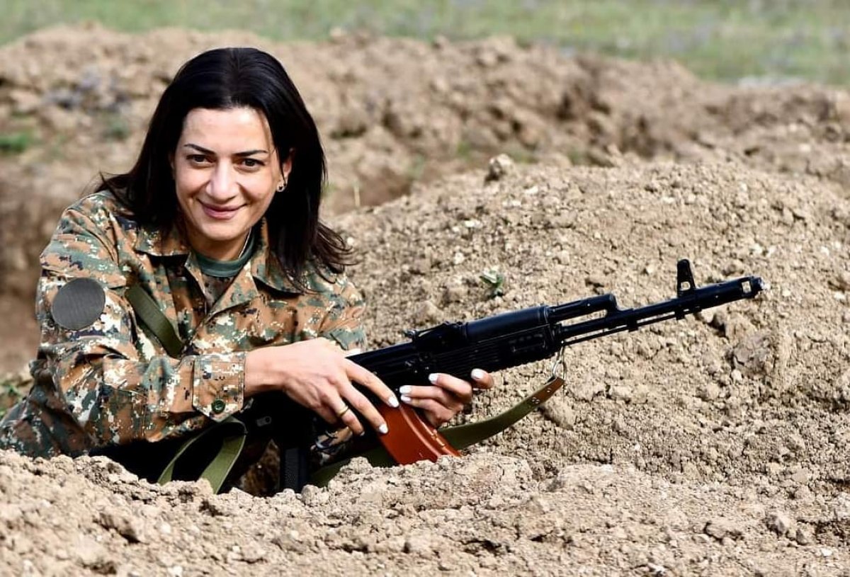Ermenistan Başbakanı nın eşi kadınları saldırı için hazırlıyor #1