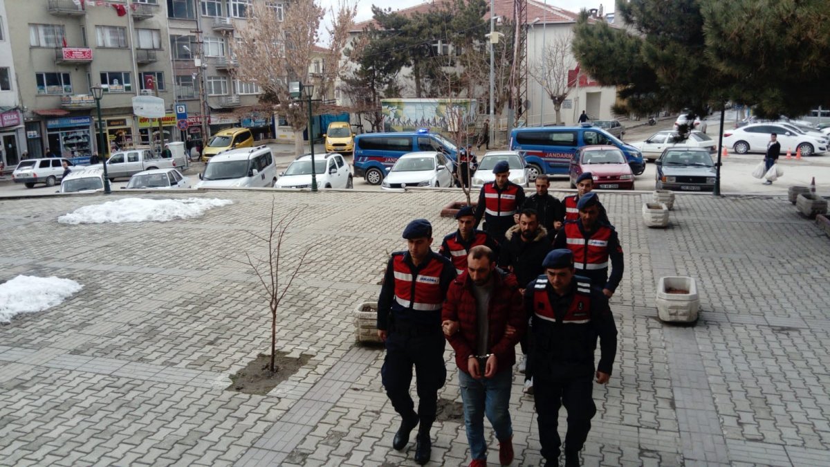 Eskişehir'de ahırdan hayvan çalan 2 kişi tutuklandı