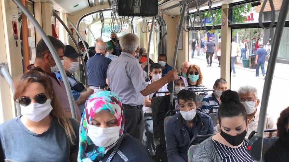 Eskişehir'de tramvayda sosyal mesafe tartışması #3