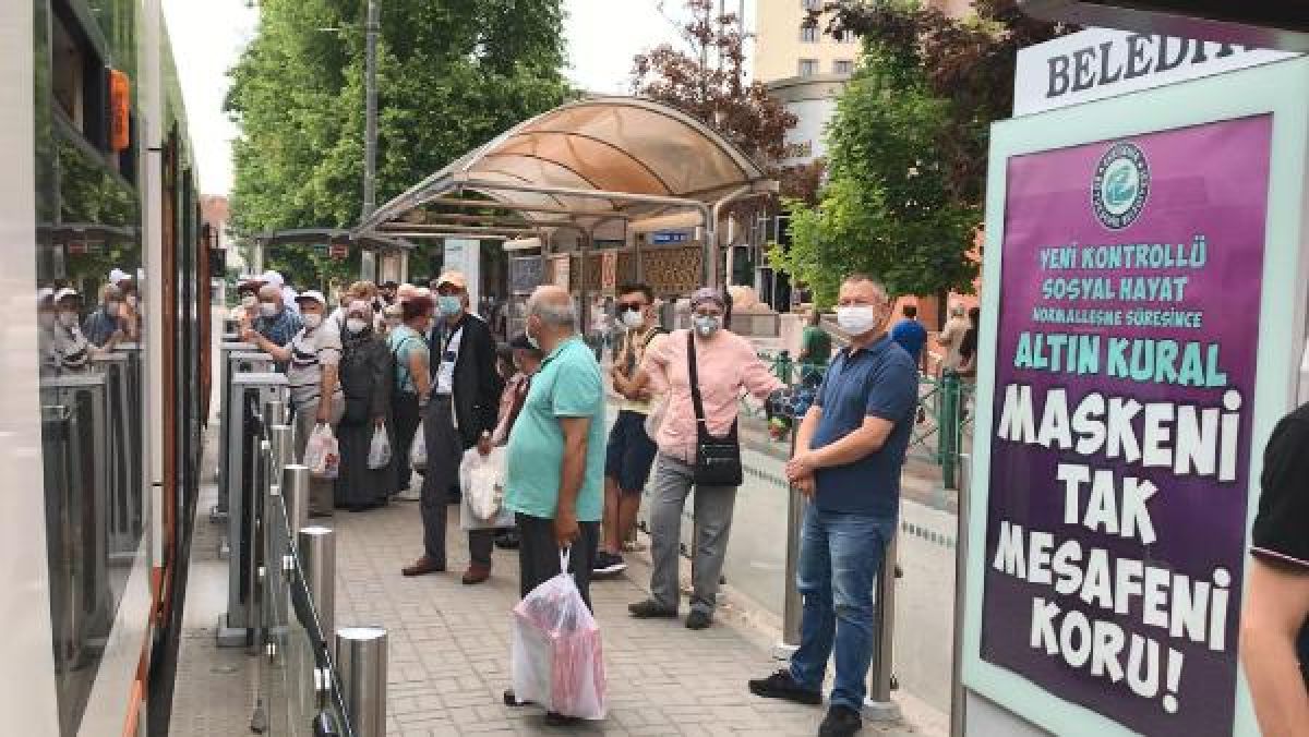 Eskişehir'de tramvayda sosyal mesafe tartışması #11
