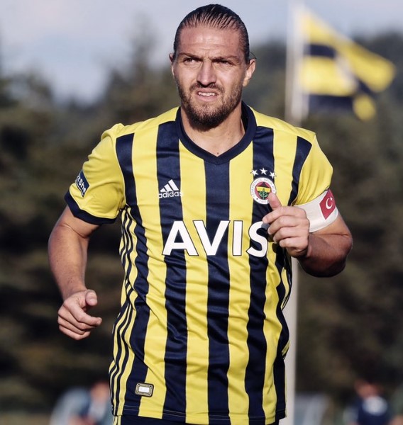 Fenerbahçe de pazuband Gökhan ve Caner e verildi #4