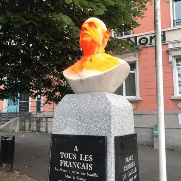 Fransa’da Charles de Gaulle’un büstüne saldırı