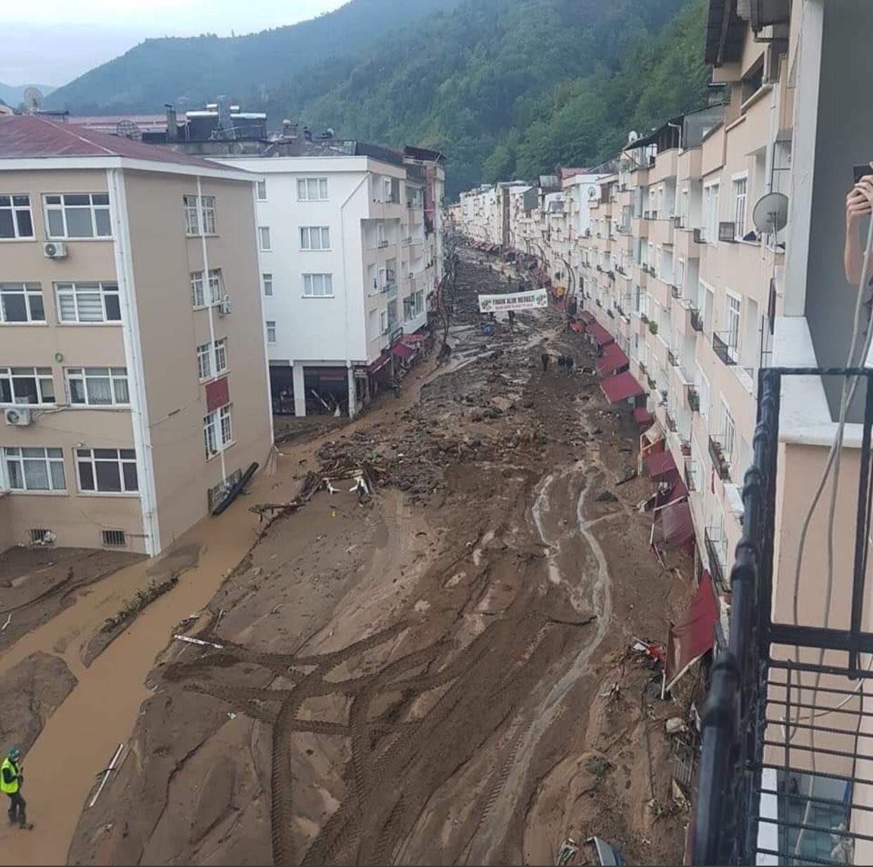 Giresun da sel felaketi sonrası Bakan Pakdemirli incelemelerde bulundu #2