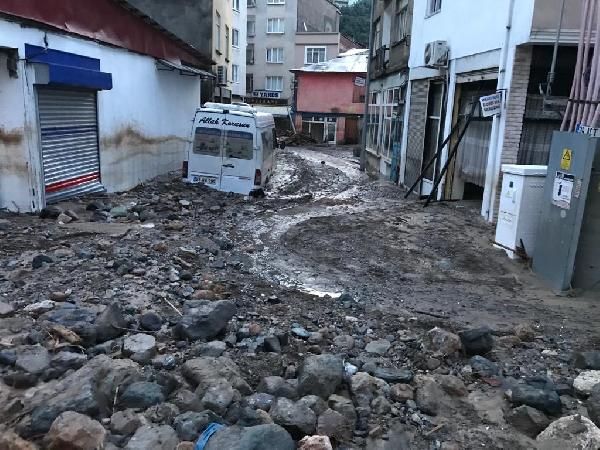 Giresun da sel felaketi sonrası Bakan Pakdemirli incelemelerde bulundu #9