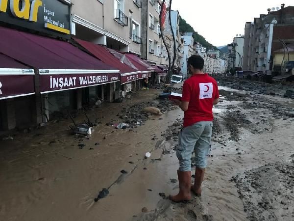 Giresun da sel felaketi sonrası Bakan Pakdemirli incelemelerde bulundu #10