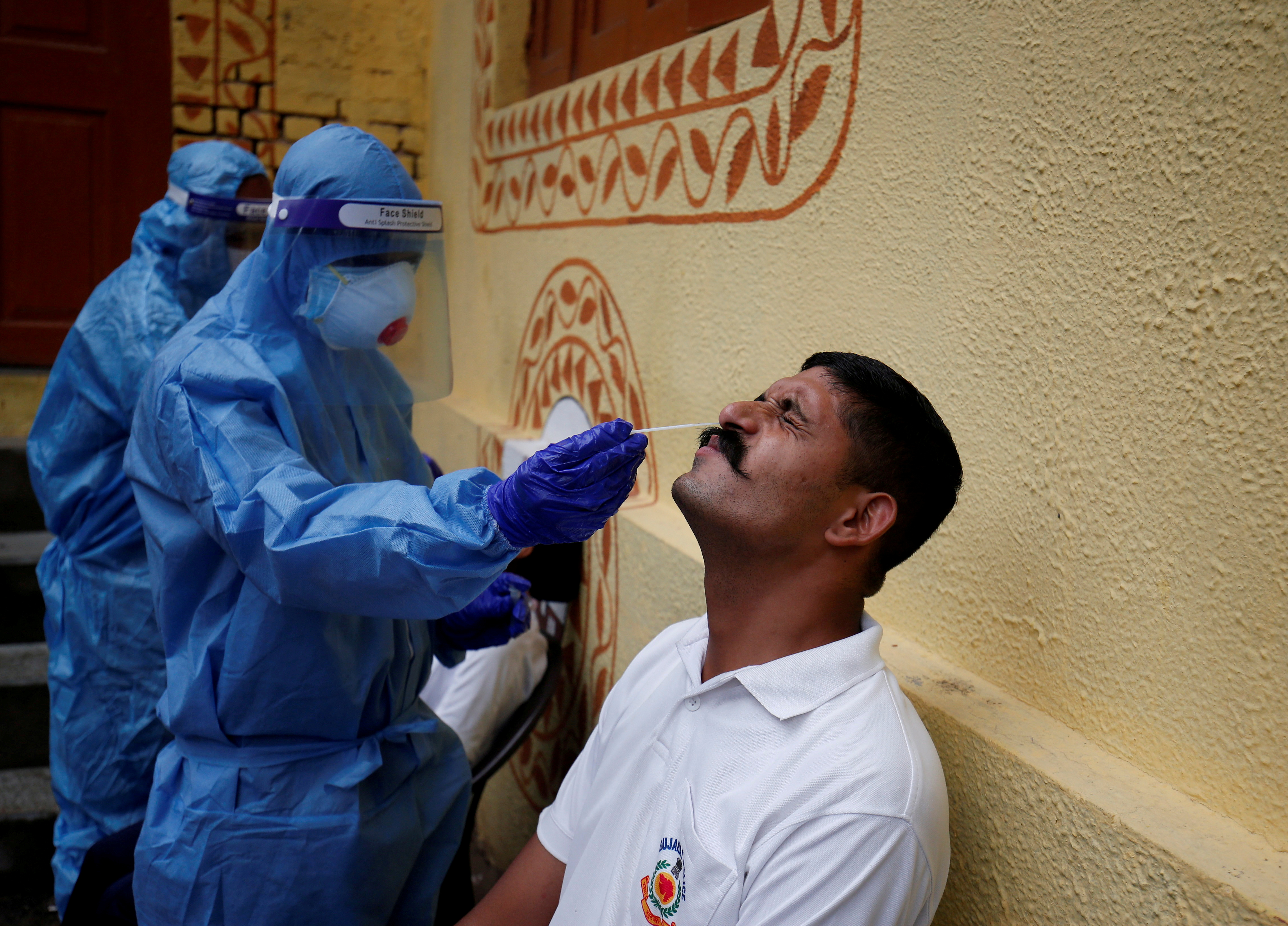 Hindistan da koronavirüs vakalarında rekor sayı #1
