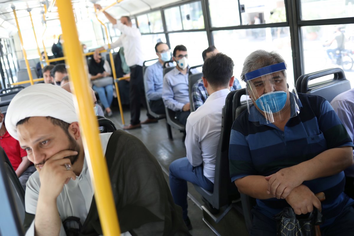 İran’da maske zorunluluğu getirildi #2