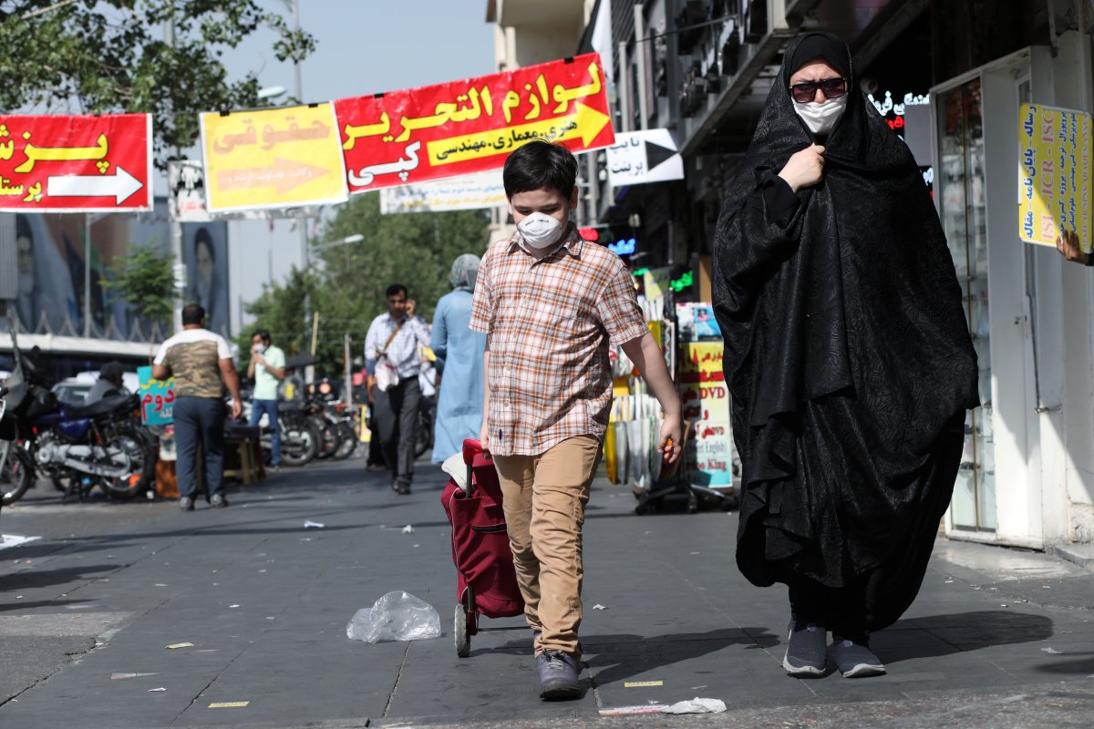 İran’da maske zorunluluğu getirildi #3