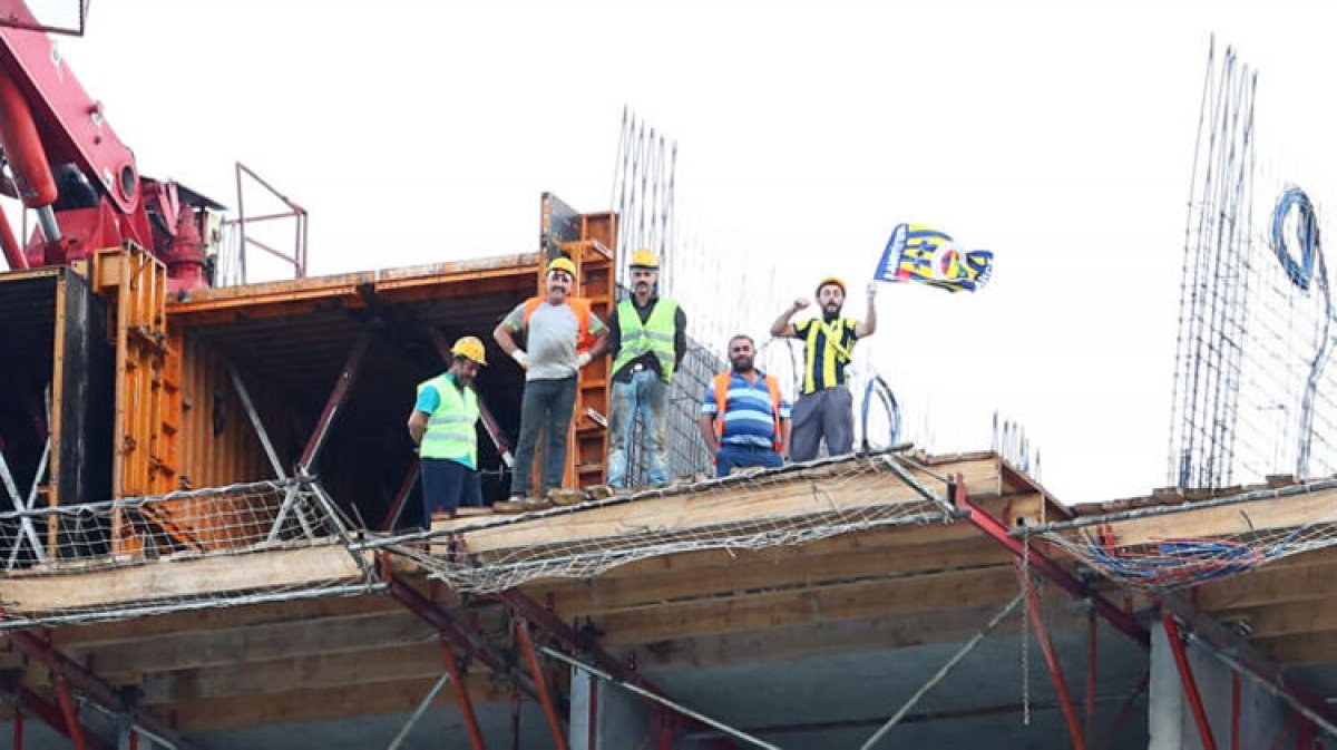 İşçiler Fenerbahçe'yi inşaattan destekledi #3