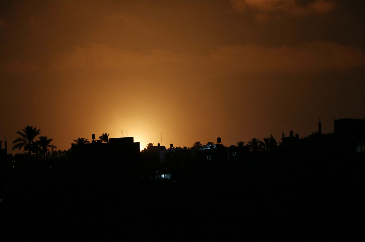 İsrail Gazze ye hava saldırısı düzenledi #1