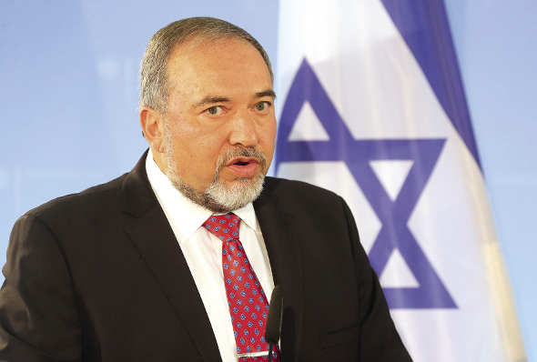 İsrail Savunma Bakanı Liberman'dan İran'a tehdit