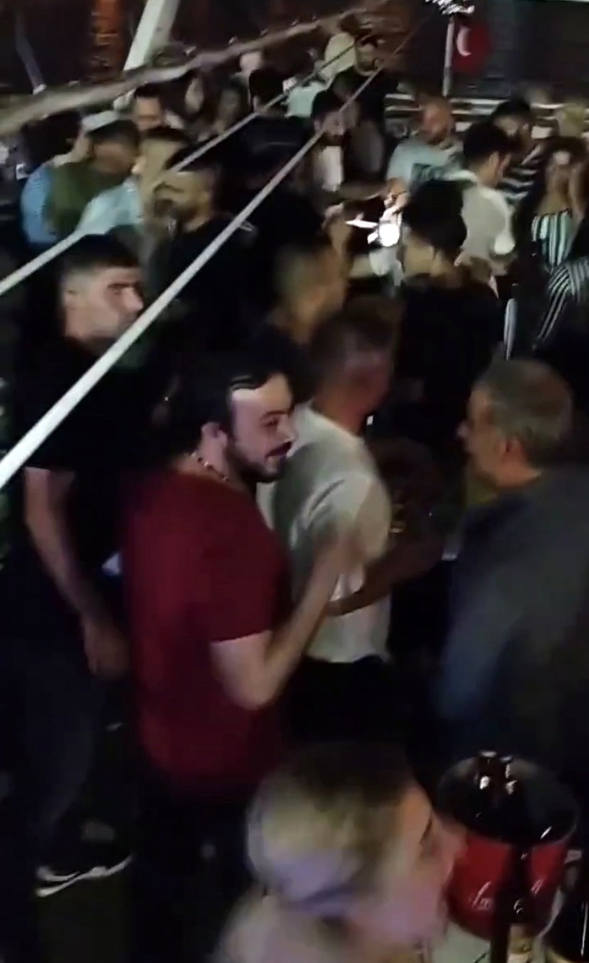 İstanbul Boğazı’nda dansözlü yat partileri #1
