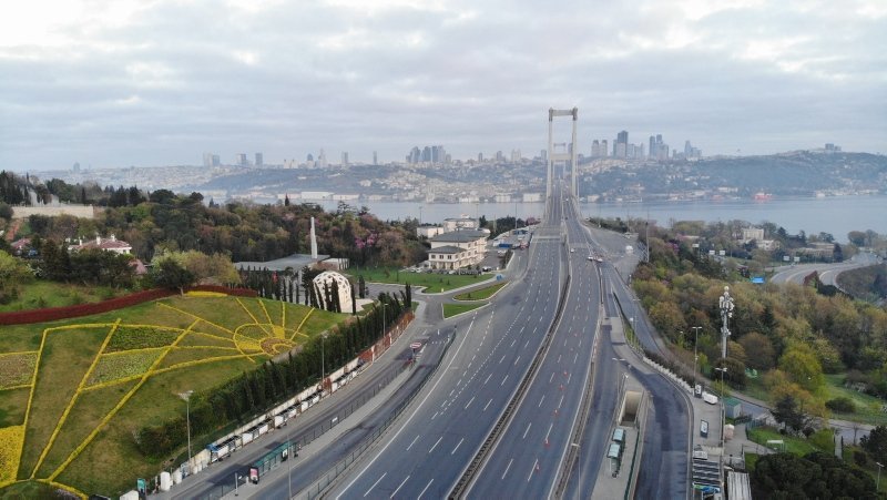 İstanbul'da bayramın ilk günü yollar boş kaldı #1