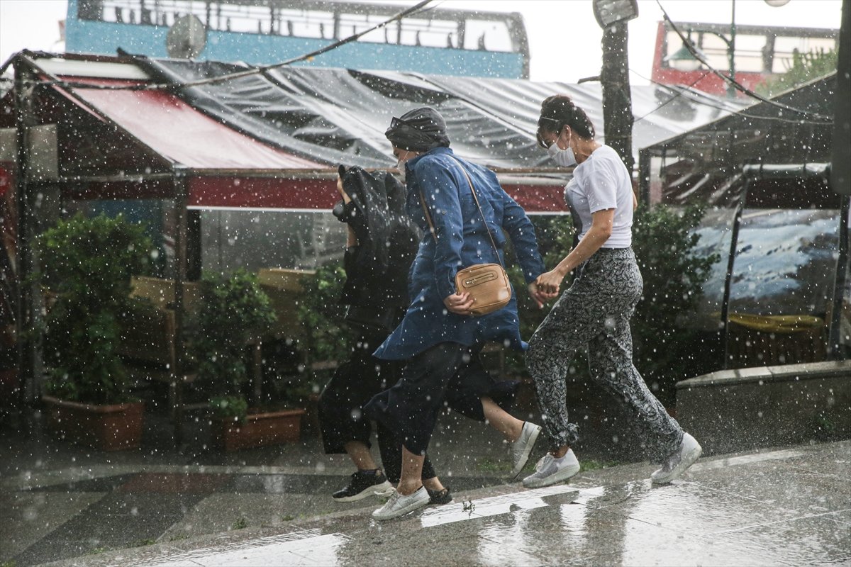 İstanbul’da beklenen sağanak yağmur başladı #5
