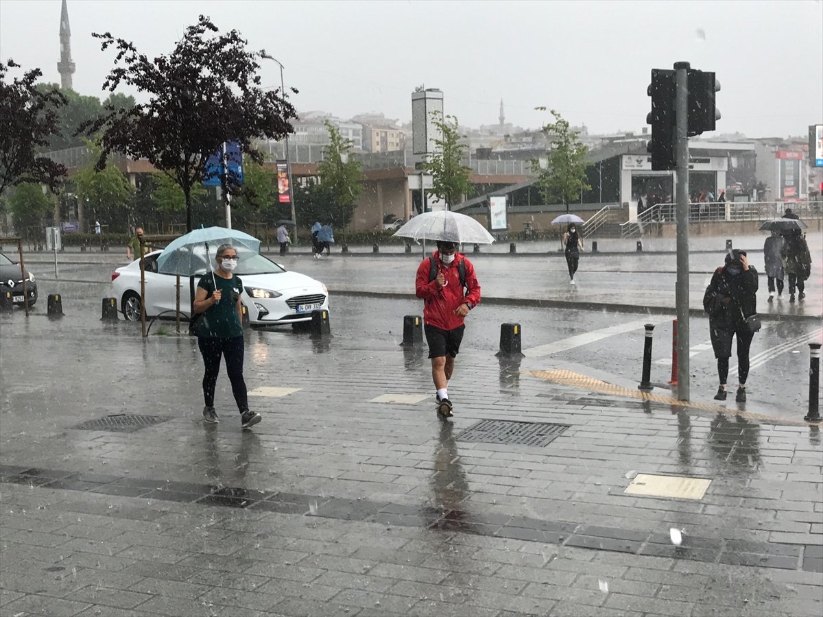 İstanbul’da beklenen sağanak yağmur başladı #6