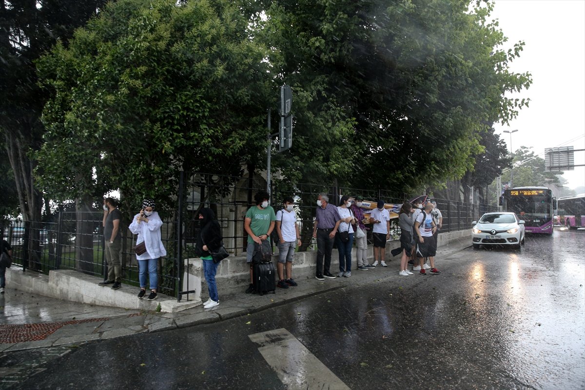 İstanbul’da beklenen sağanak yağmur başladı #9