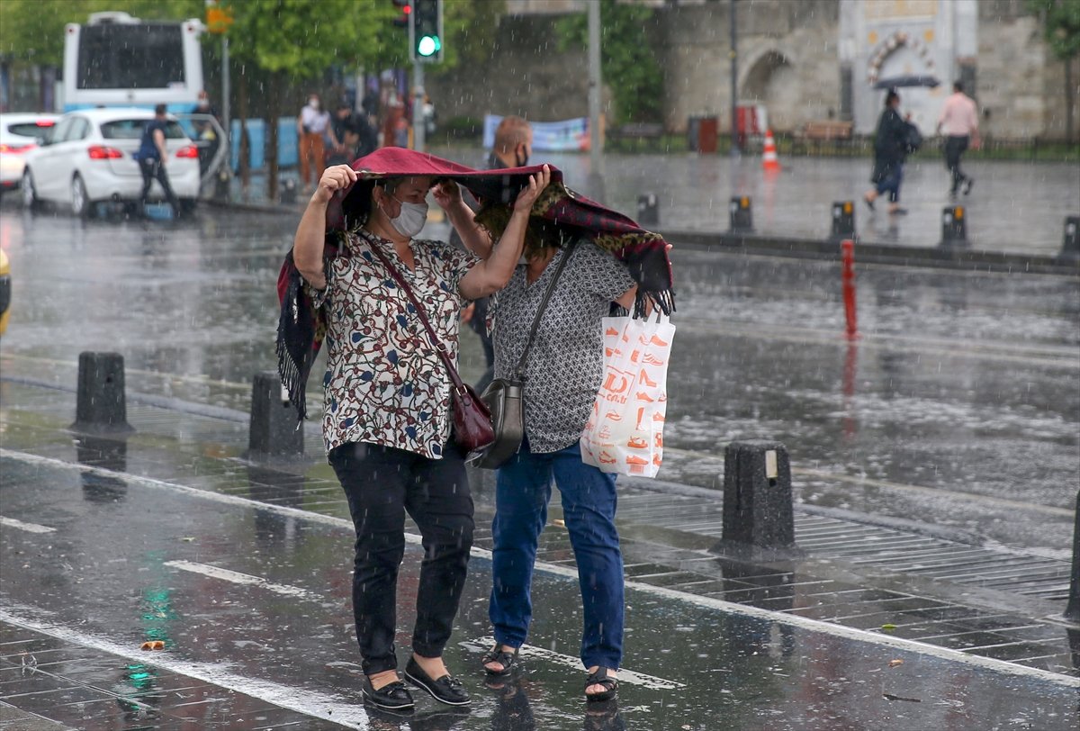 İstanbul’da beklenen sağanak yağmur başladı #10
