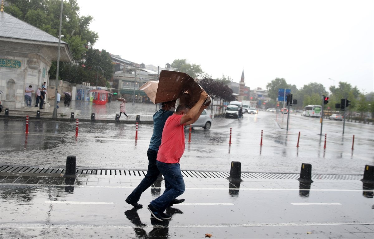İstanbul’da beklenen sağanak yağmur başladı #11