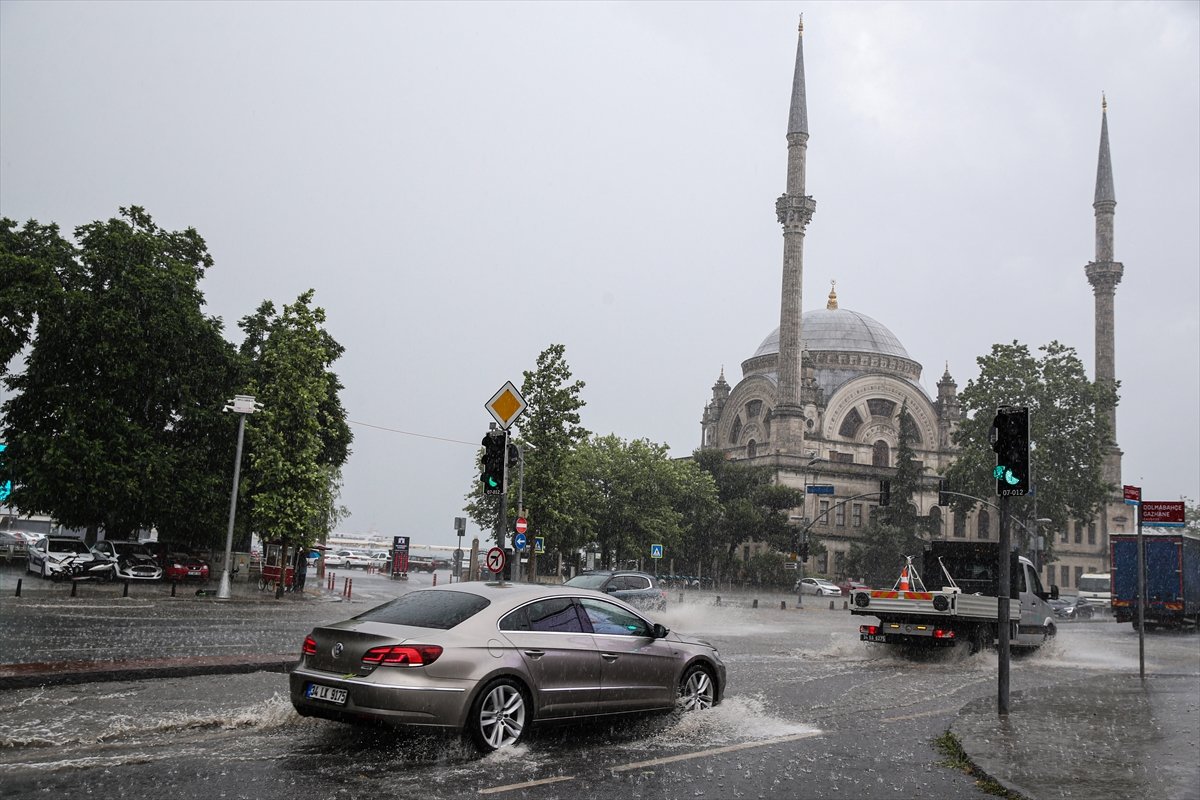 İstanbul’da beklenen sağanak yağmur başladı #14