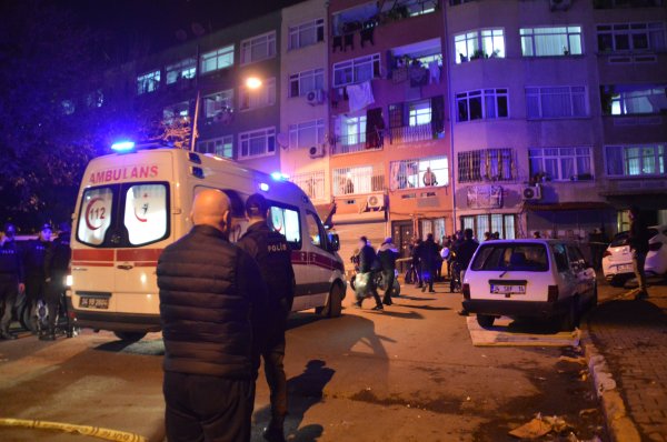 İstanbul'da bir baba oğlunu ve polisi vurdu