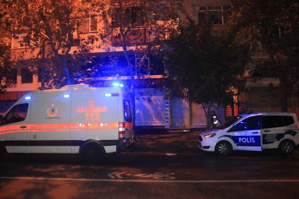 İstanbul'da bir kadın kocasını uykuda baltayla öldürdü
