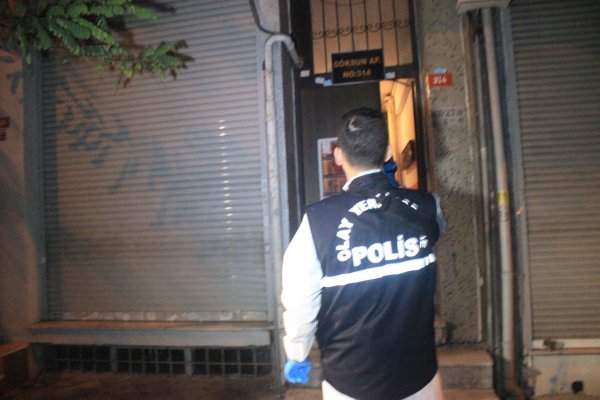 İstanbul'da bir kadın kocasını uykuda baltayla öldürdü