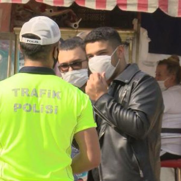 İstanbul'da maske takmayana 900 lira ceza