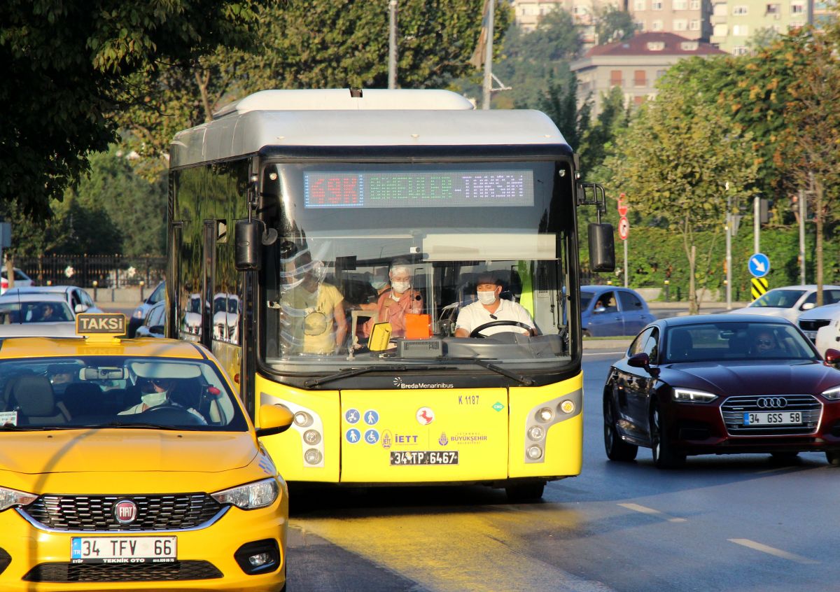 İstanbul da toplu ulaşımda ayakta yolculuğa devam  #4
