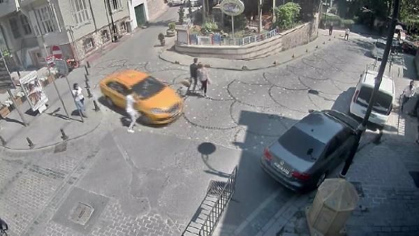 İstanbul da turistin telefonuyla kaçan taksici yakalandı #3