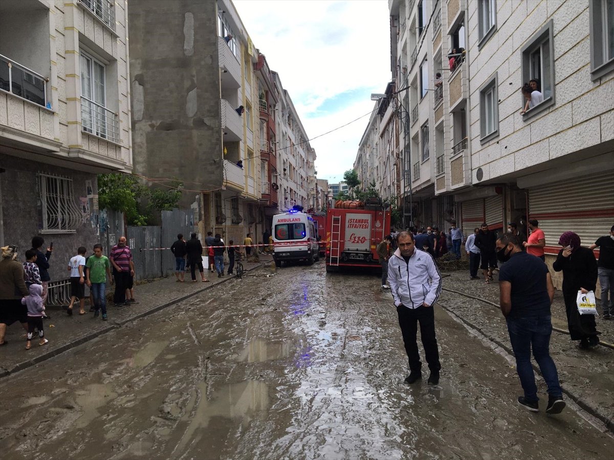 İstanbul Esenyurt'taki selde 1 kişi yaşamını yitirdi #4