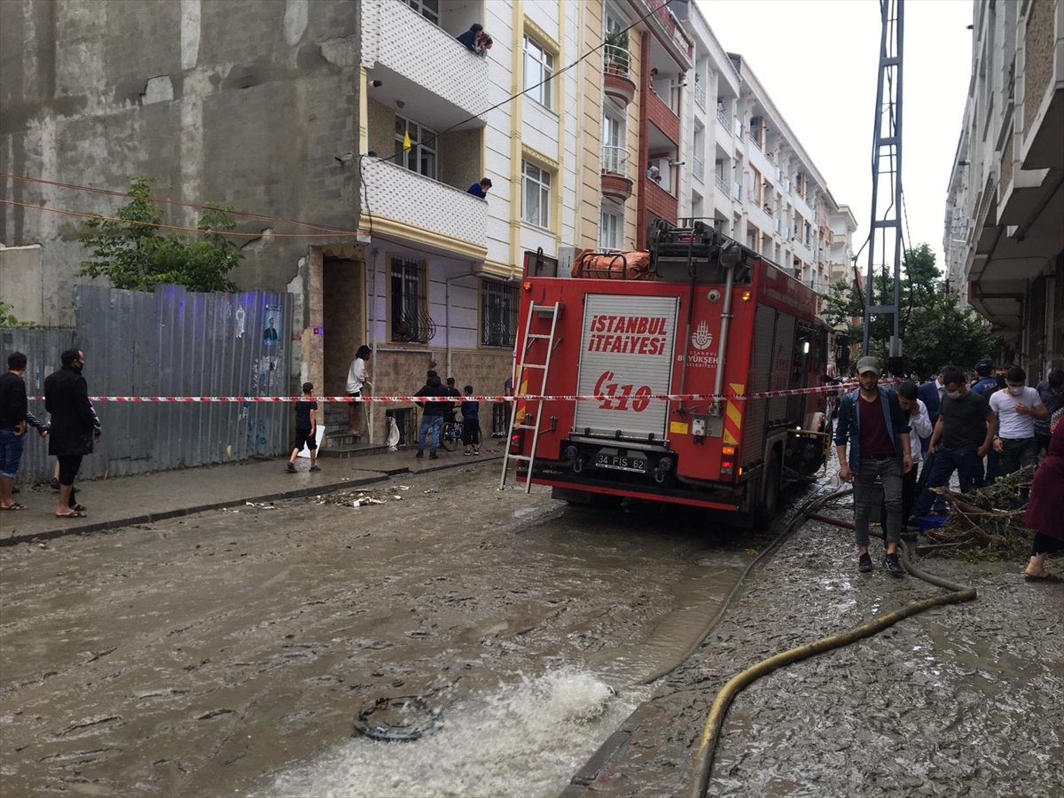 İstanbul Esenyurt'taki selde 1 kişi yaşamını yitirdi #6