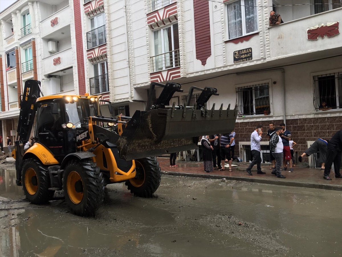 İstanbul Esenyurt'taki selde 1 kişi yaşamını yitirdi #7