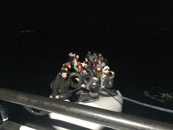 İzmir ’de 48 kaçak göçmen yakalandı -1