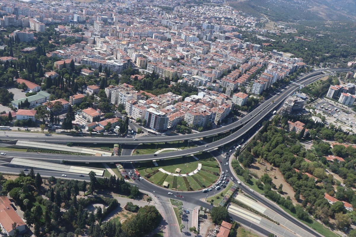 İzmir'de bayram trafiği havadan denetlendi #3
