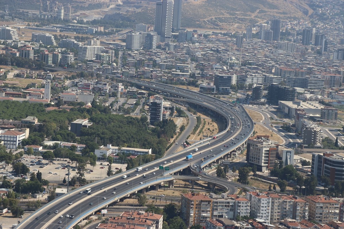 İzmir'de bayram trafiği havadan denetlendi #5