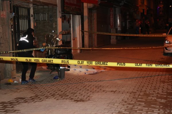 İzmir'de bıçaklı kavga : 1 ölü