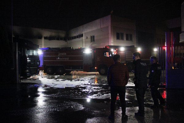 İzmir'de bir fabrikada patlama oldu
