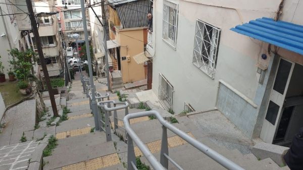 İzmir ’de bıçaklı kavga: 3 kişiyi yaralayıp kaçtı; polis yakaladı -2