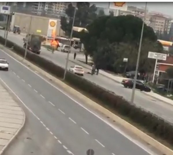 İzmir'de köpekten kaçan 13 yaşındaki kıza araç çarptı