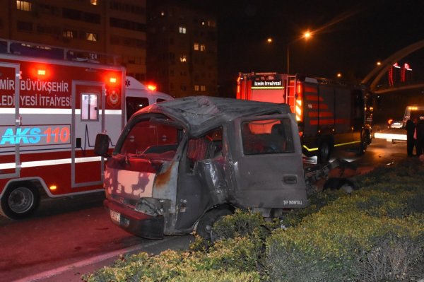 İzmir’de zincirleme trafik kazası: 2'si ağır 3 yaralı