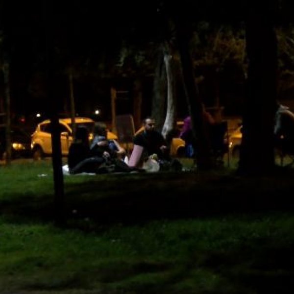 Kartal Sahili'ne gelen vatandaşlar, yasağa rağmen piknik yaptı