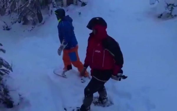 Kartalkaya ’da kaybolan 3 kayakçıyı jandarma kurtardı -1