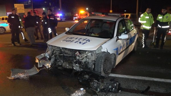 Kırıkkale'de şüpheli araç kovalayan polis kaza yaptı