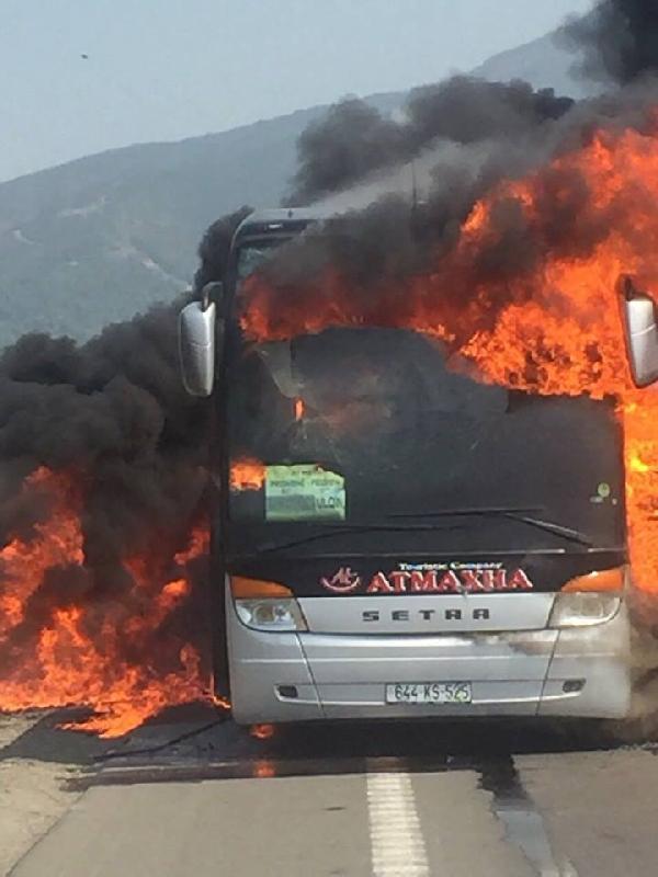 Kosova'da tatilcileri taşıyan otobüsün tamamı yandı