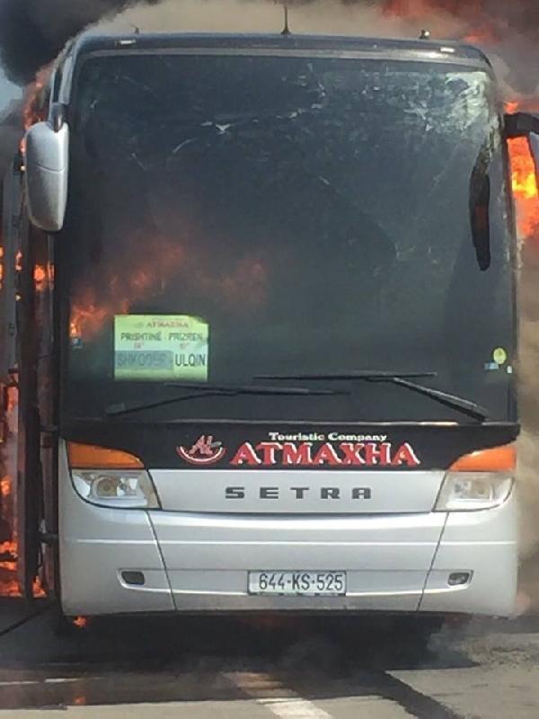 Kosova'da tatilcileri taşıyan otobüsün tamamı yandı