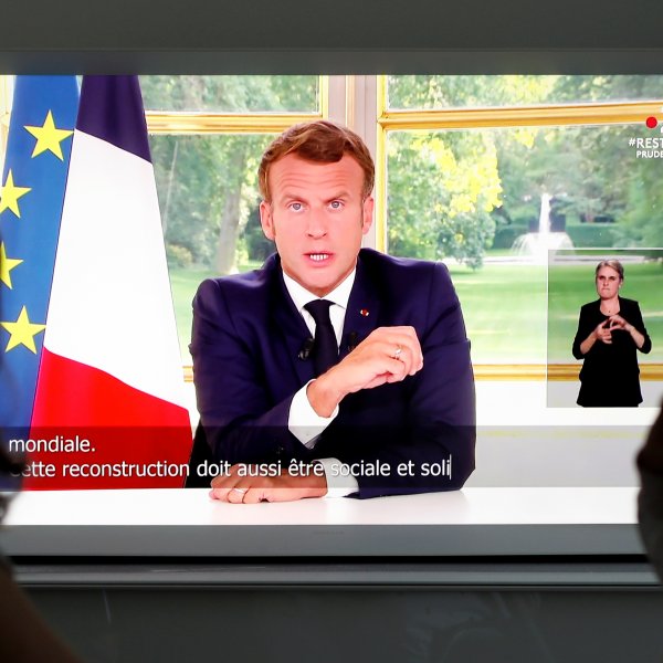 Macron: Hiçbir heykeli kaldırmayacağız